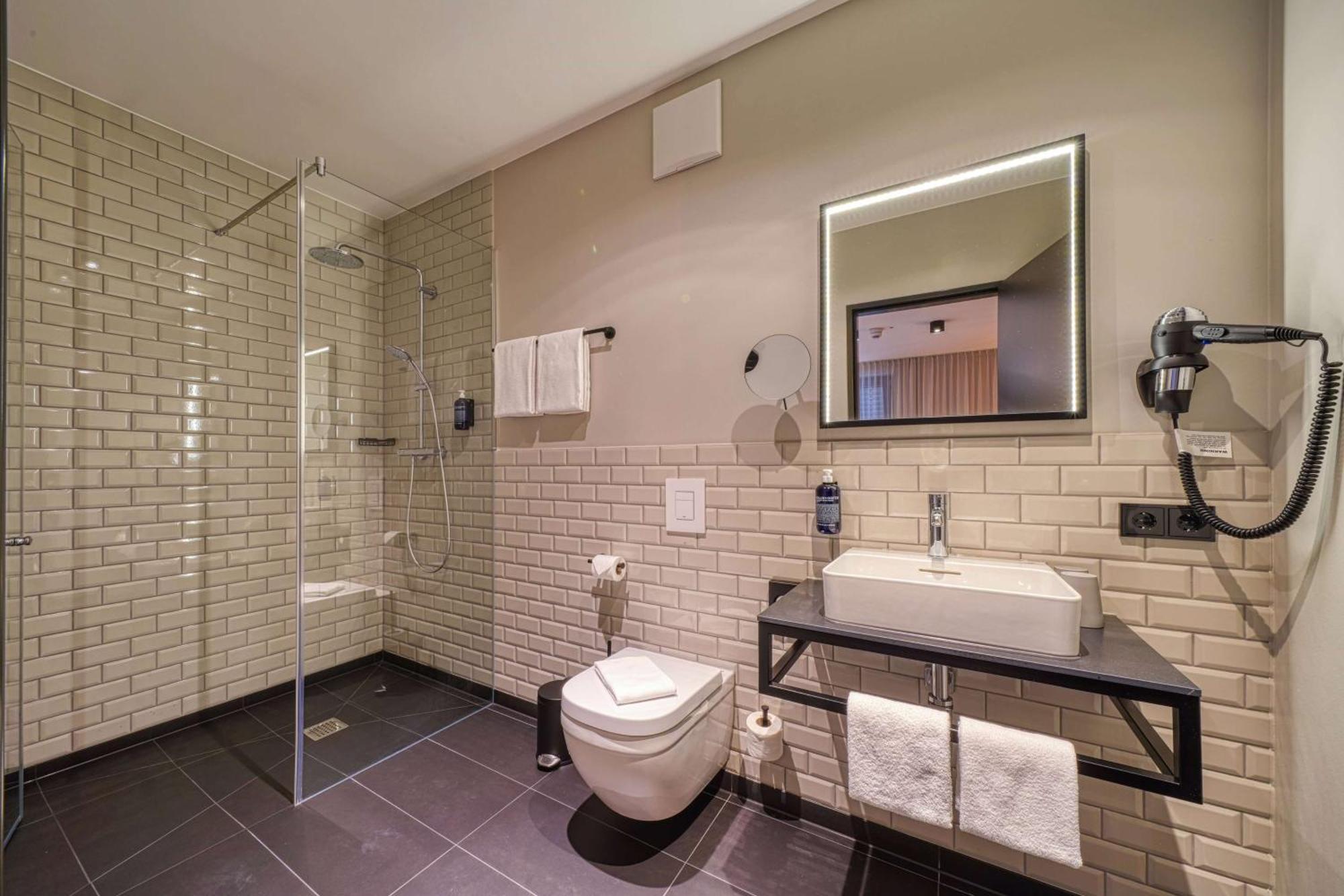 Vienna House Easy By Wyndham Bonn City エクステリア 写真